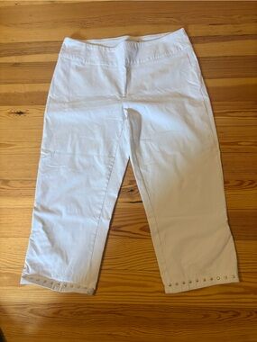 White Ladies Stretch Capri Pants with Stud Hem